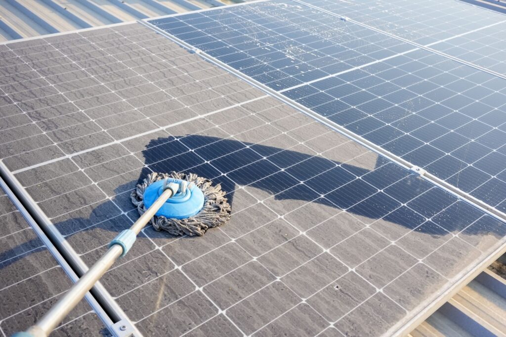 Mantenimiento placas solares para el autoconsumo